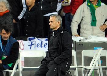 مدرب ريال مدريد السابق مورينيو بكى بعد الهزيمة أمام بايرن وهذا ما فعله بعد الفوز بالدوري