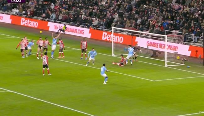 هدف مانشستر سيتي الملغي امام سندرلاند في الدوري الانجليزي