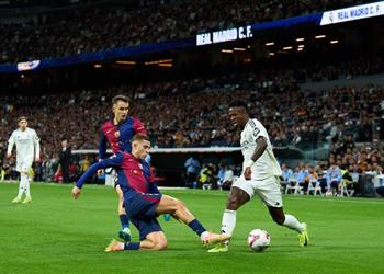 معلقين مباراة برشلونة وريال مدريد اليوم في نهائي كأس السوبر الإسباني