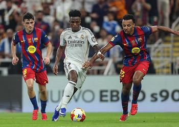 لم يحدث لأنها مباراة نهائية خبير تحكيمي لاعب ريال مدريد استحق الطرد أمام برشلونة