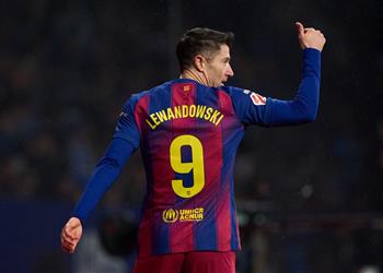 ليفاندوفسكي بعد التتويج بالسوبر الإسباني رافينها دائم ا موجود في اللحظة المناسبة