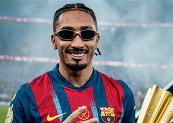 رافينها يوضح سبب ظهوره بالنظارة الشمسية بعد الكلاسيكو وحديثه مع فينيسيوس