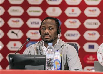 مدرب السنغال منتخب مصر الأفضل في إفريقيا وحسام حسن يقضي كل وقته بالإشارة برقم 7