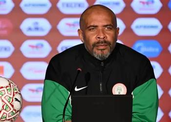 مدرب نيجيريا يشتكي قبل لقاء مصر نواجه نفس أزمة مباراة المغرب