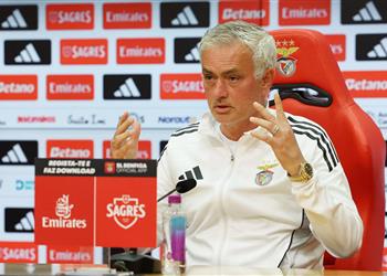 مورينيو يكسر صمته ويسخر من شائعات عودته إلى ريال مدريد