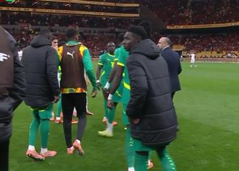 فيديو وصور منتخب السنغال ينسحب أمام المغرب في نهائي كأس أمم إفريقيا وماني يتدخل للعودة