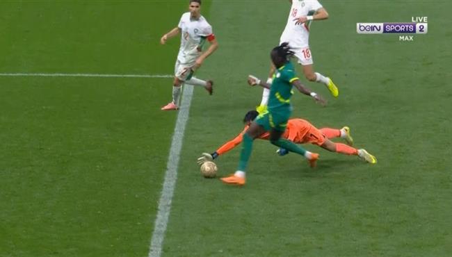 تصدي ياسين بونو المذهل علي مرتين امام السنغال في نهائي كأس امم افريقيا