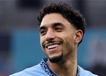 عملاق أوروبي يجتمع مع مانشستر سيتي لضم عمر مرموش