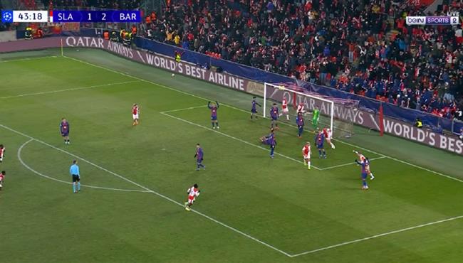 هدف سلافيا براج الثاني في مرمي برشلونة ليفاندوفسكي بالخطأ في مرماه