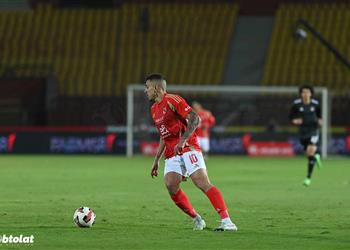 شوبير يستعرض أرقام صفقة الأهلي الجديدة وتفاصيل إعارة جراديشار