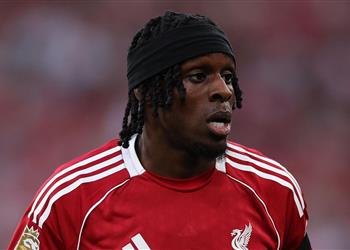 فريمبونج يوضح تفاصيل إصاباته المتكررة ويكشف عن صديقه المقرب في ليفربول