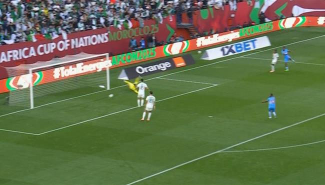 تصدي لوكا زيدان الرائع ينقذ الجزائر من هدف محقق لـ الكونغو الديمقراطية