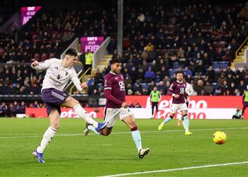 فيديو الأولى بعد أموريم مانشستر يونايتد يسقط في تعادل محبط مع بيرنلي بالدوري الإنجليزي