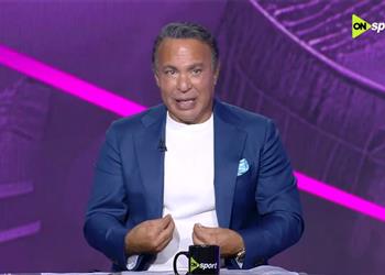 أيمن يونس مشيد ا بلاعب الزمالك أمام سموحة متأسس صح