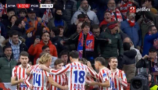 هدف اتلتيكو مدريد الاول في مرمي برشلونة بعد خطأ فادح من الحارس