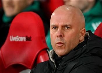 سلوت لإدارة ليفربول بشكل صريح أريد بقاء لاعبنا الموسم المقبل