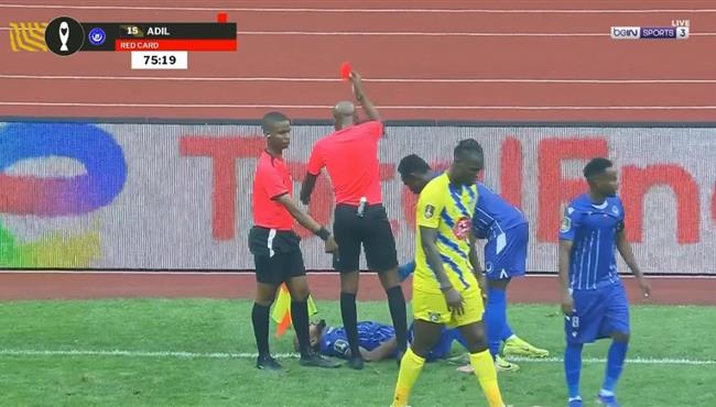 طرد صلاح الدين عادل في مباراة الهلال السوداني وسانت ايلوي لوبوبو بدوري ابطال افريقيا