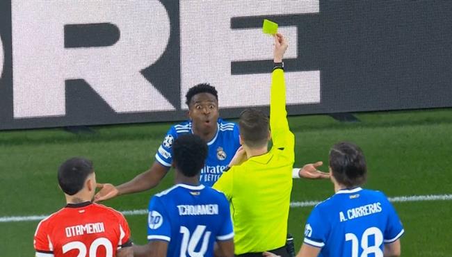 ايقاف مباراة ريال مدريد وبنفيكا بسبب العنصرية ضد فينيسيوس جونيور ومناوشات بين اللاعبين