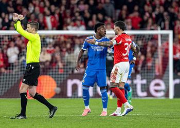 شنايدر يهاجم أوتاميندي بعد واقعة فينيسيوس هل فقدت عقلك