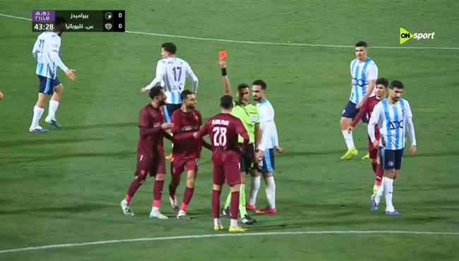 طرد عمرو قلاوة في مباراة بيراميدز وسيراميكا كليوباترا بالدوري المصري