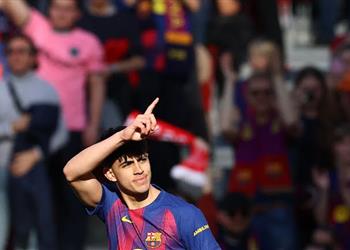 بيرنال بعد الفوز على ليفانتي مقارنتي بأسطورة برشلونة شرف