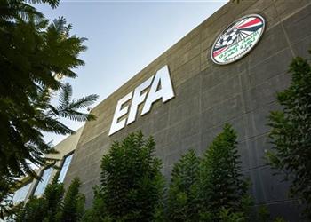 اتحاد الكرة يصرف 5 ملايين جنيه من مستحقات الحكام