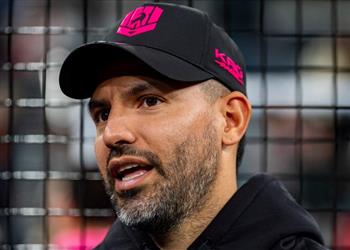 أجويرو لاعب برشلونة مناسب لمانشستر سيتي وأرفض النقاش بشأن رحيل جوارديولا