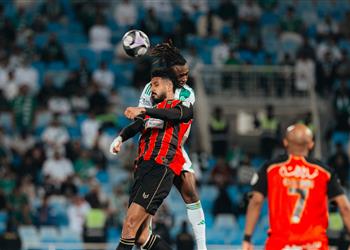 فيديو الأهلي يخطف فوز ا صعب ا من الرياض ويتصدر الدوري السعودي