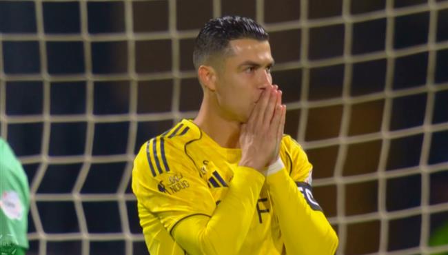 رونالدو يهدر ركلة جزاء امام الفيحاء بالدوري السعودي