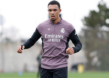 موقف أرنولد من المشاركة مع ريال مدريد أمام فالنسيا في الدوري الإسباني