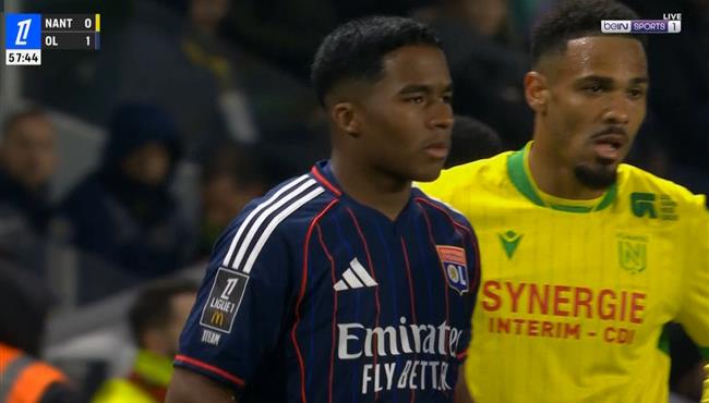طرد اندريك في مباراة نانت وليون بالدوري الفرنسي