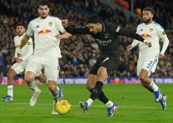 شبكة إنجليزية عن عمر مرموش أثار الإعجاب لسبب ما أمام ليدز يونايتد