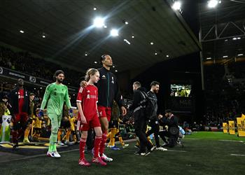 فان دايك سلوت انفجر غاضب ا في غرفة ملابس ليفربول وبدأنا مرحلة الحسم