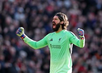 رومانو يكشف حقيقة عودة أليسون إلى الدوري الإيطالي