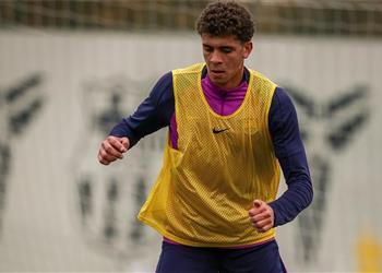 تطور جديد بشأن موقف حمزة عبد الكريم من المشاركة مع برشلونة أتلتيك