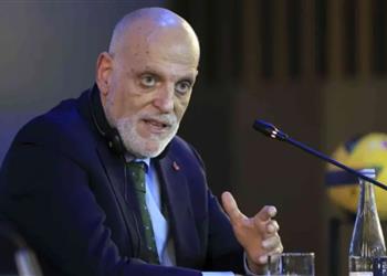تيباس يرد على تصريحات تشافي بشأن عودة ميسي إلى برشلونة