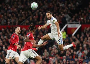 فيديو مانشستر يونايتد يقدم هدية لـ ليفربول ويسقط أمام ليدز في الدوري الإنجليزي