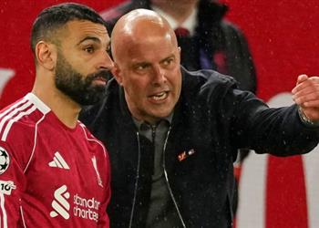 سيدورف يدعم سلوت ويوضح مشكلته الحقيقية مع ليفربول