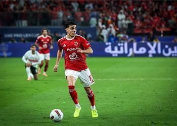 فيديو برأسية رائعة أشرف بن شرقي يسجل هدف الأهلي الأول أمام الزمالك