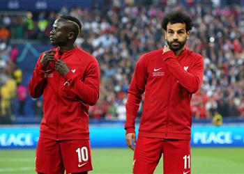 نجم السنغال يفضل ساديو ماني على محمد صلاح ويوضح أسبابه