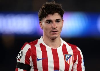 تقارير أتلتيكو مدريد يقدم وعد ا لـ جوليان ألفاريز بشأن الانتقال إلى برشلونة