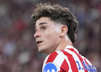 موقف جديد من برشلونة تجاه التعاقد مع جوليان ألفاريز