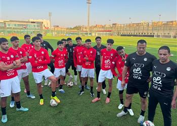 مستشهد ا بحمزة عبد الكريم مصطفى عزام يحفز لاعبي منتخب مصر للشباب قبل بطولة شمال إفريقيا