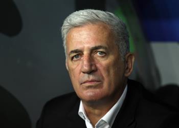 الاتحاد الجزائري يتخذ قرار ا مفاجئ ا تجاه مدرب المنتخب قبل كأس العالم