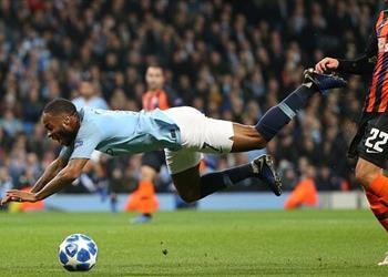 جوارديولا لا نستحق ركلة الجزاء الأولى أمام شاختار وستيرلينج يعلم ذلك