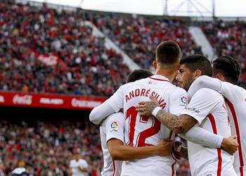 إشبيلية يتخطى بلد الوليد وينفرد بصدارة الدوري الإسباني