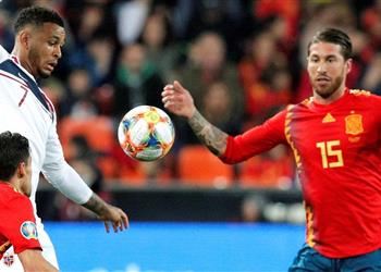 كينج الخسارة أمام إسبانيا راض عن ما قدمته أمام راموس الأفضل في العالم