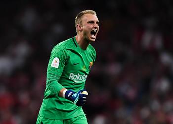 سيليسين يشير إلى وجهته المقبلة ويعلق على مطالب برشلونة المادية