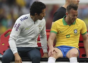 مدرب البرازيل يوضح حالة آرثر بعد إصابته القوية أمام هندوراس