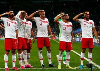 يويفا يبدأ تحقيق ا جديد ا تجاه الاحتفال السياسي للاعبي تركيا